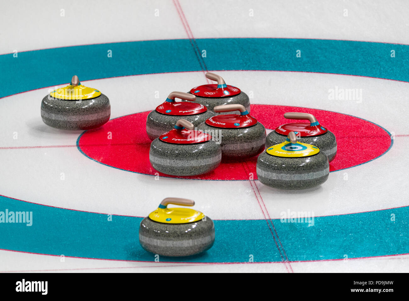 Curling Steine bei den Olympischen Winterspielen PyeongChang 2018 Stockfoto