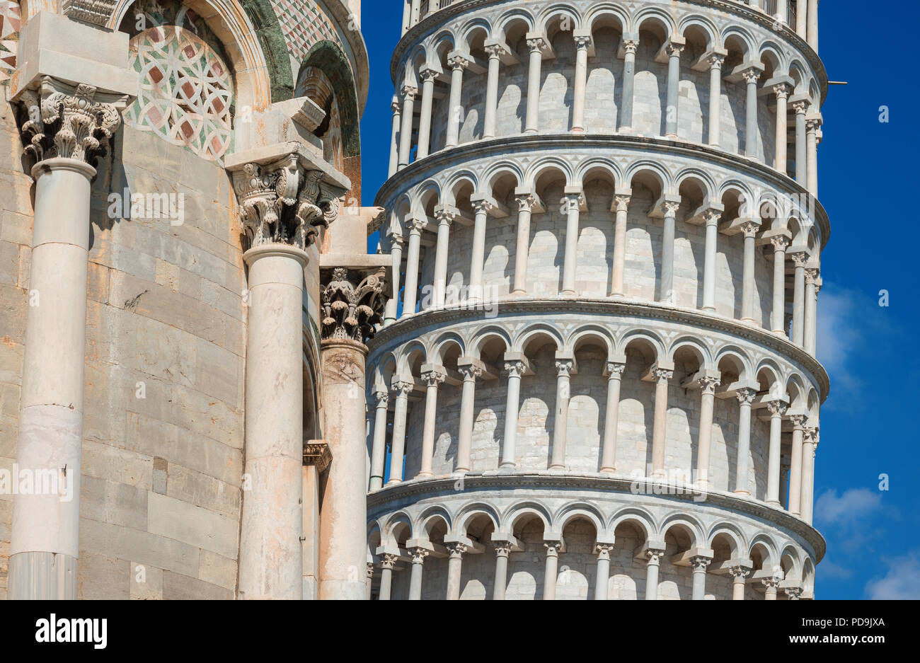 Romanischer Architektur in Italien. Schiefe Turm und Kathedrale in Pisa Stockfoto