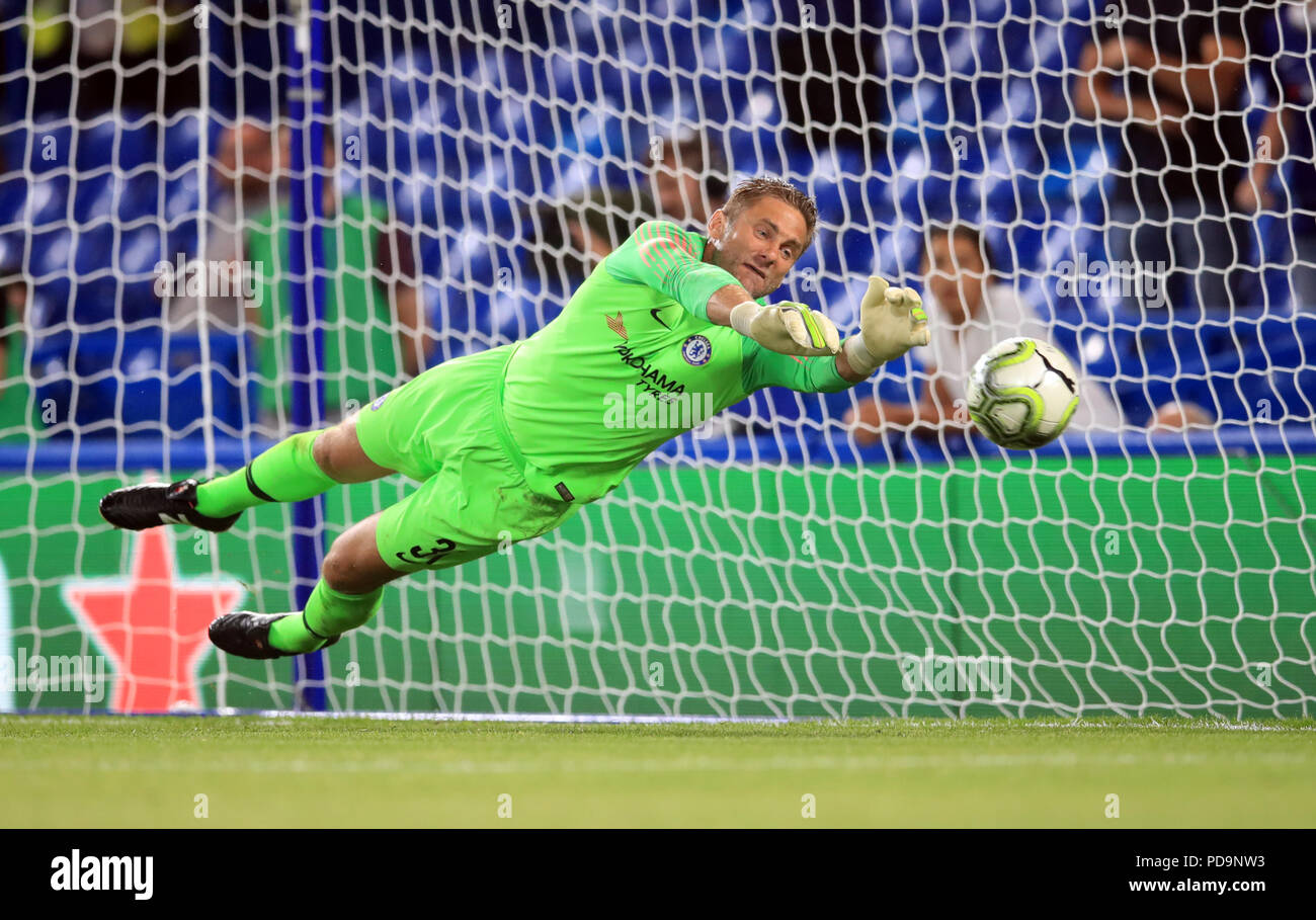 Chelsea's Robert Green speichert eine Strafe von Lyon Kap Diop während der Internationalen Champions Cup Match an der Stamford Bridge, London. Stockfoto