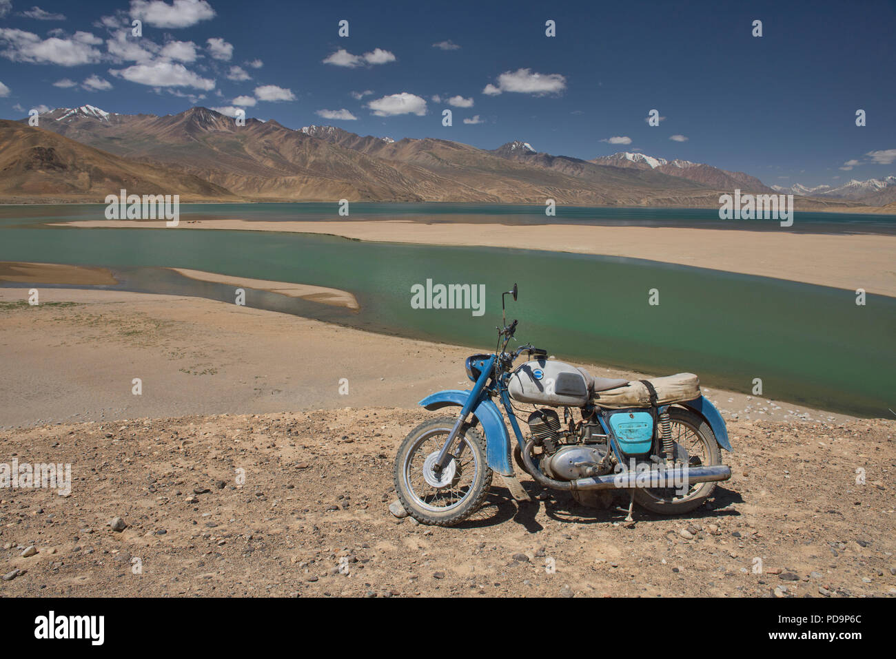 Emerald Lake Yashilkul, Pamir Highway, Tadschikistan. Stockfoto