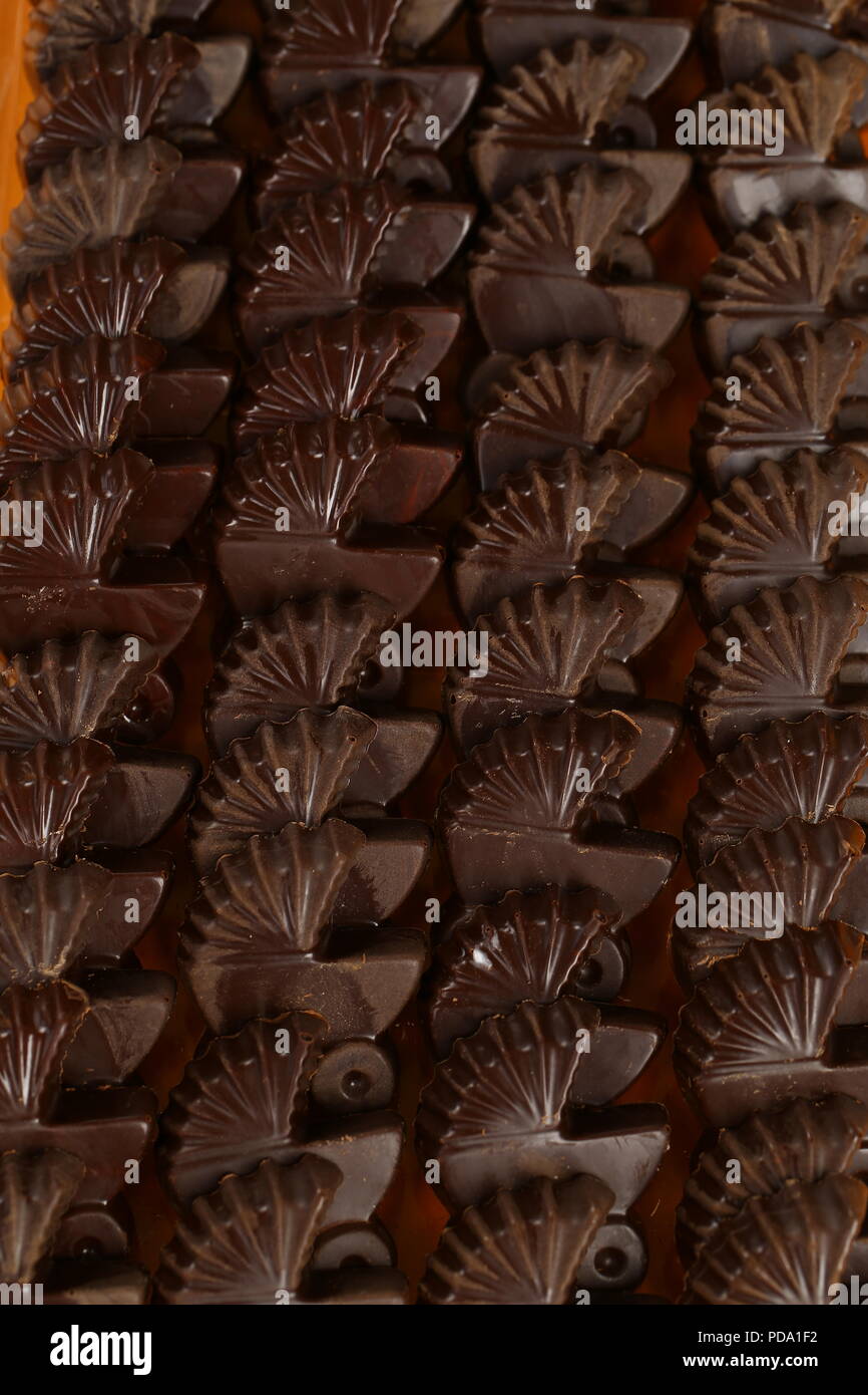 Schokolade, Pralinen und Trüffel von verschiedenen Arten Stockfoto