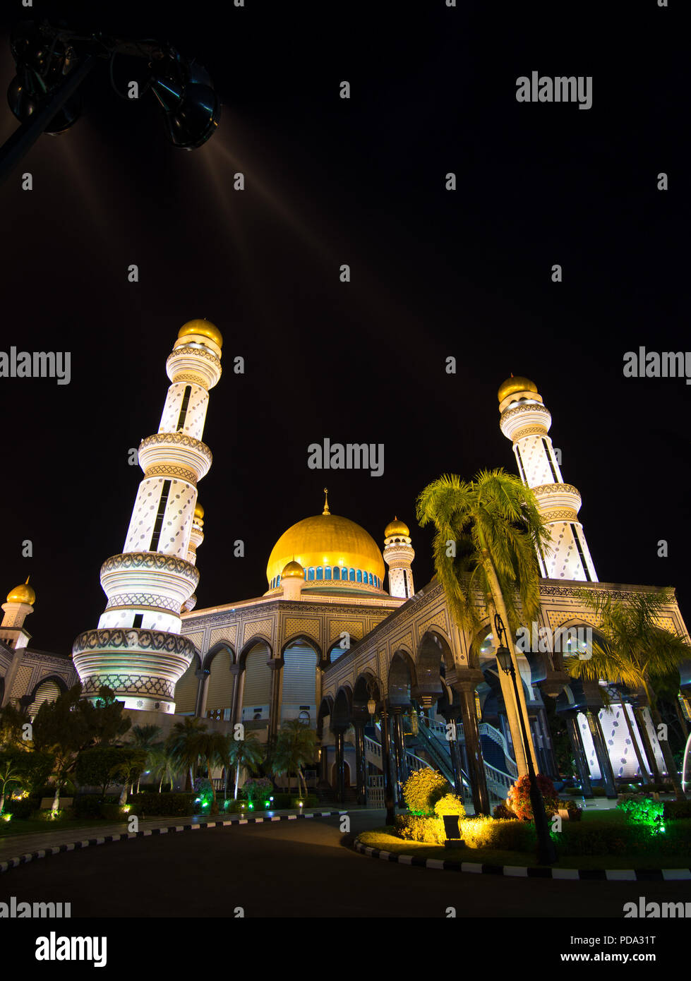 Das Jame Asr Hassanil Bolkiah Moschee, die größte Moschee von Brunei. Das Jame Asr Hassanil Bolkiah Moschee wurde 1992 erbaut im 25. Jahr von Th zu feiern. Stockfoto