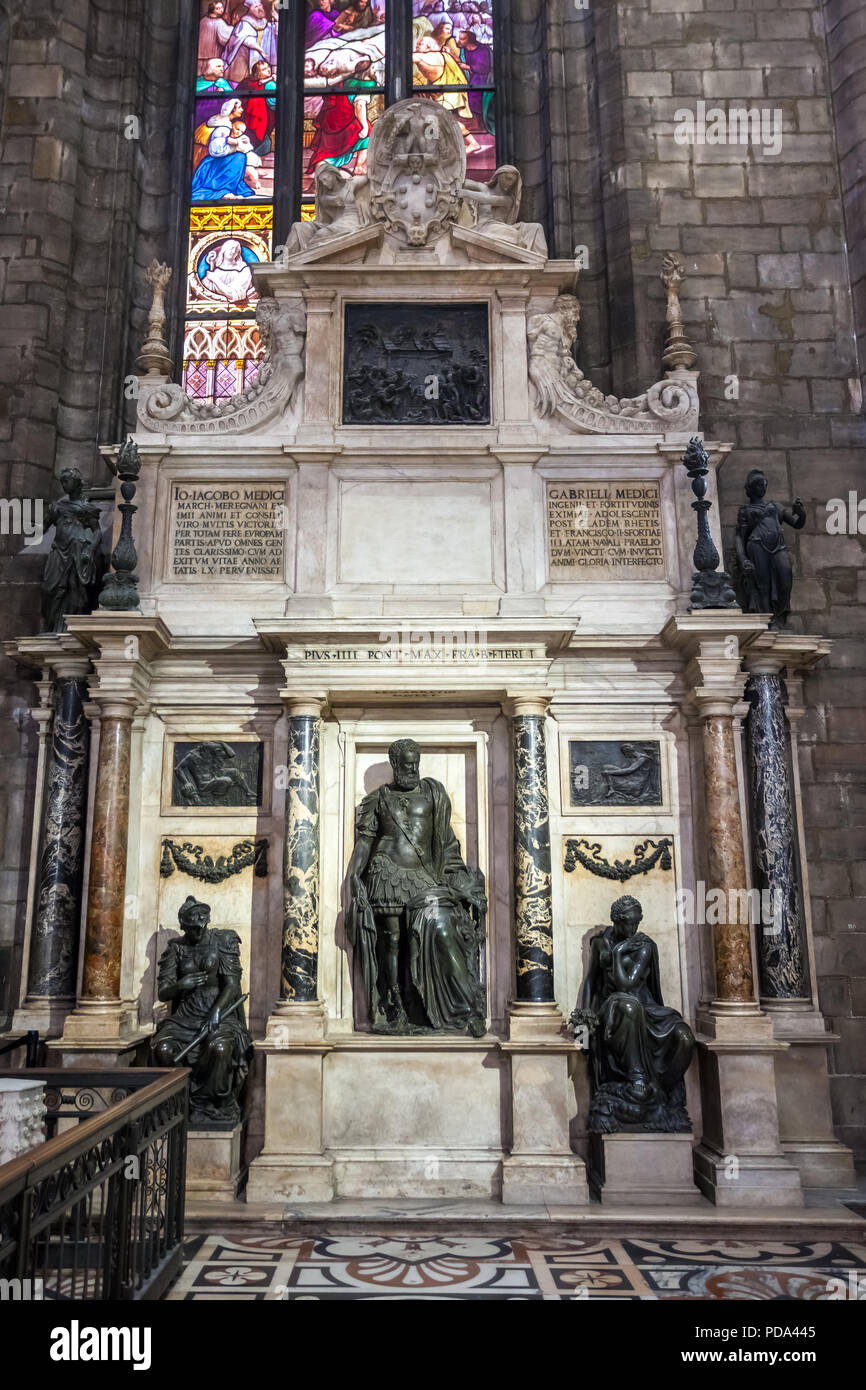 Mailand, Italien - 25.06.2018: Innere des Duomo di Milano (Dom von Mailand), Mailand, Italien. Metropolitan Cathedral-Basilica der Geburt des heiligen Mar Stockfoto