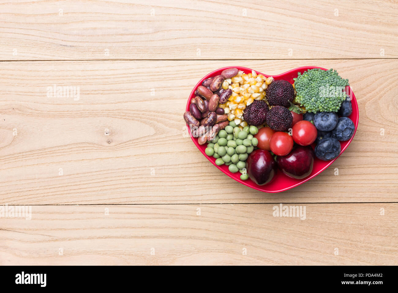 Gesunde Ernährung in Herzform Schüssel Stockfoto