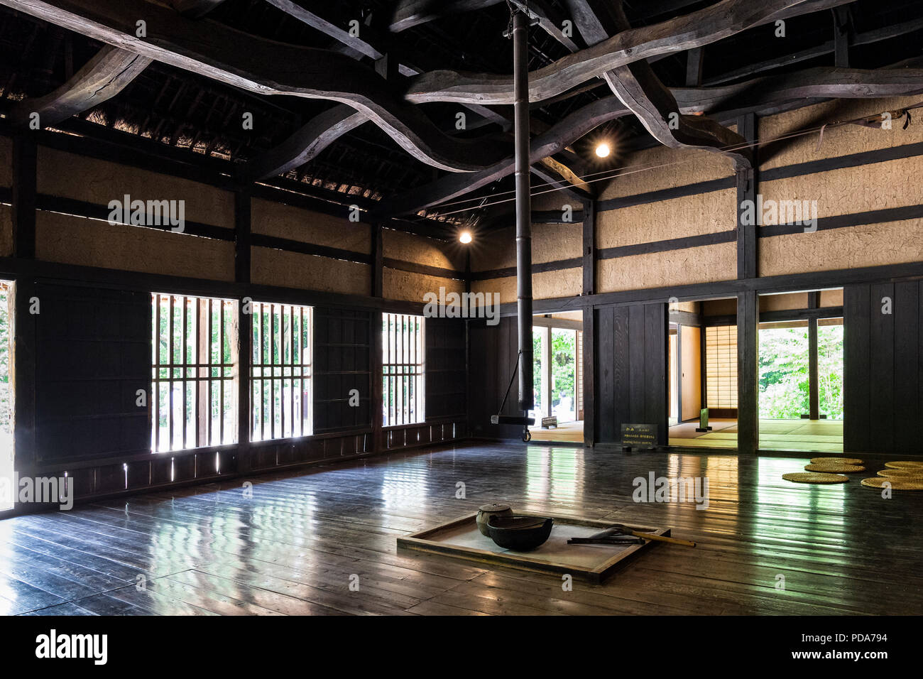 Japan, Insel Honshu, Kanto, Kawasaki, die Nihon Minka-en, historischen und landeskundlichen Museum der Japanischen Leben, dem Inneren eines Hauses aus dem 18. Jahrhundert. Stockfoto