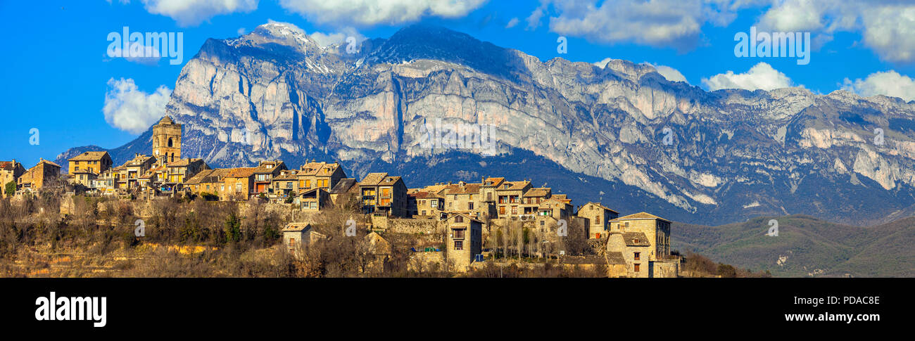 Beeindruckende Ainsa Dorf, Panoramaaussicht, Huesca, Spanien. Stockfoto