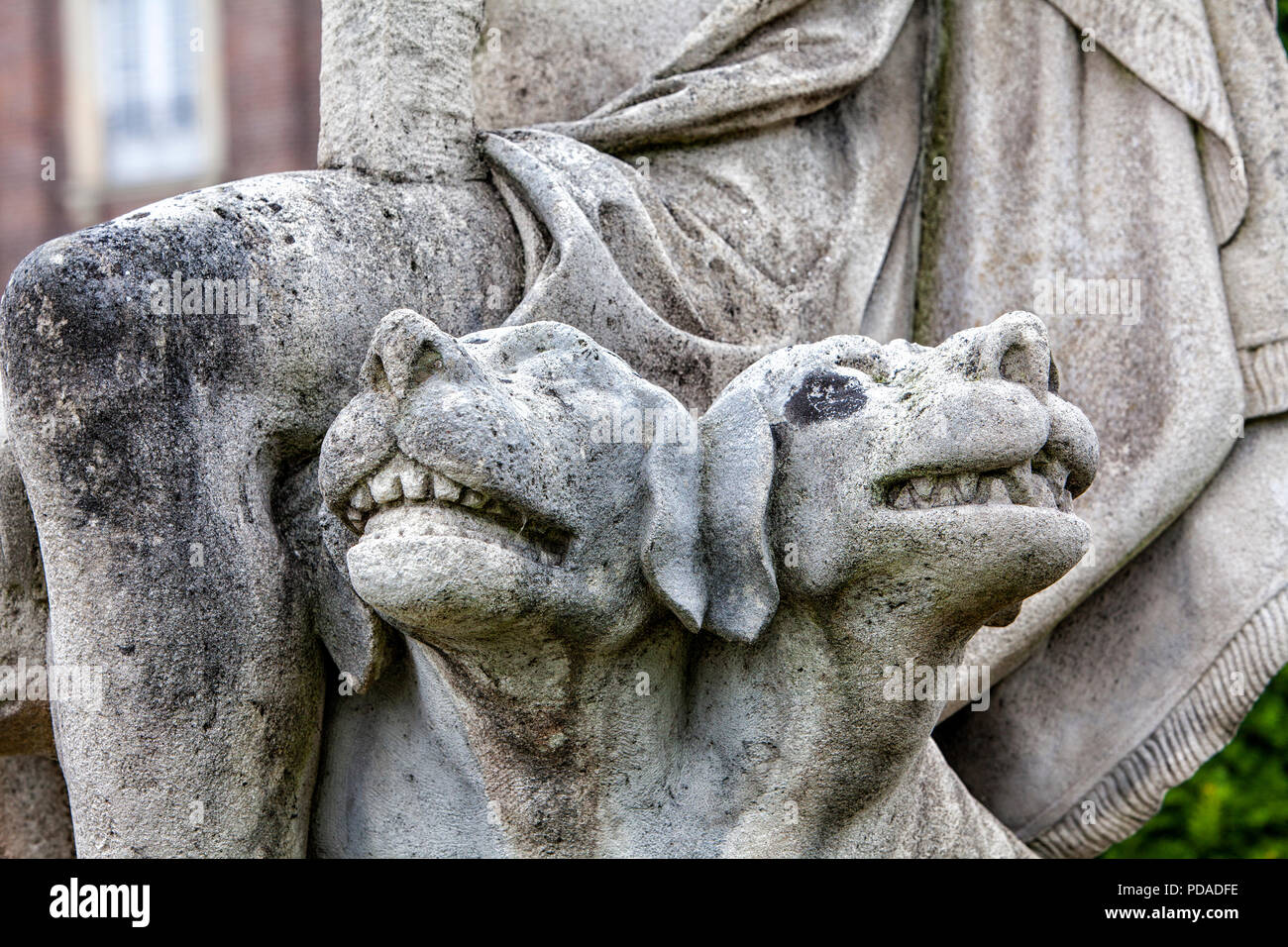 Statue von Cerberus am Wasserschloss Schloss Nordkirchen, Deutschland Stockfoto