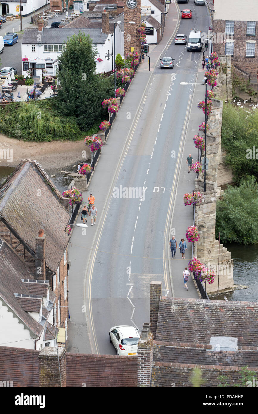 Brücke über den Fluss mit Openmosix, Bridgnorth, Shropshire, Großbritannien 2018 vom Schloss entfernt. Stockfoto