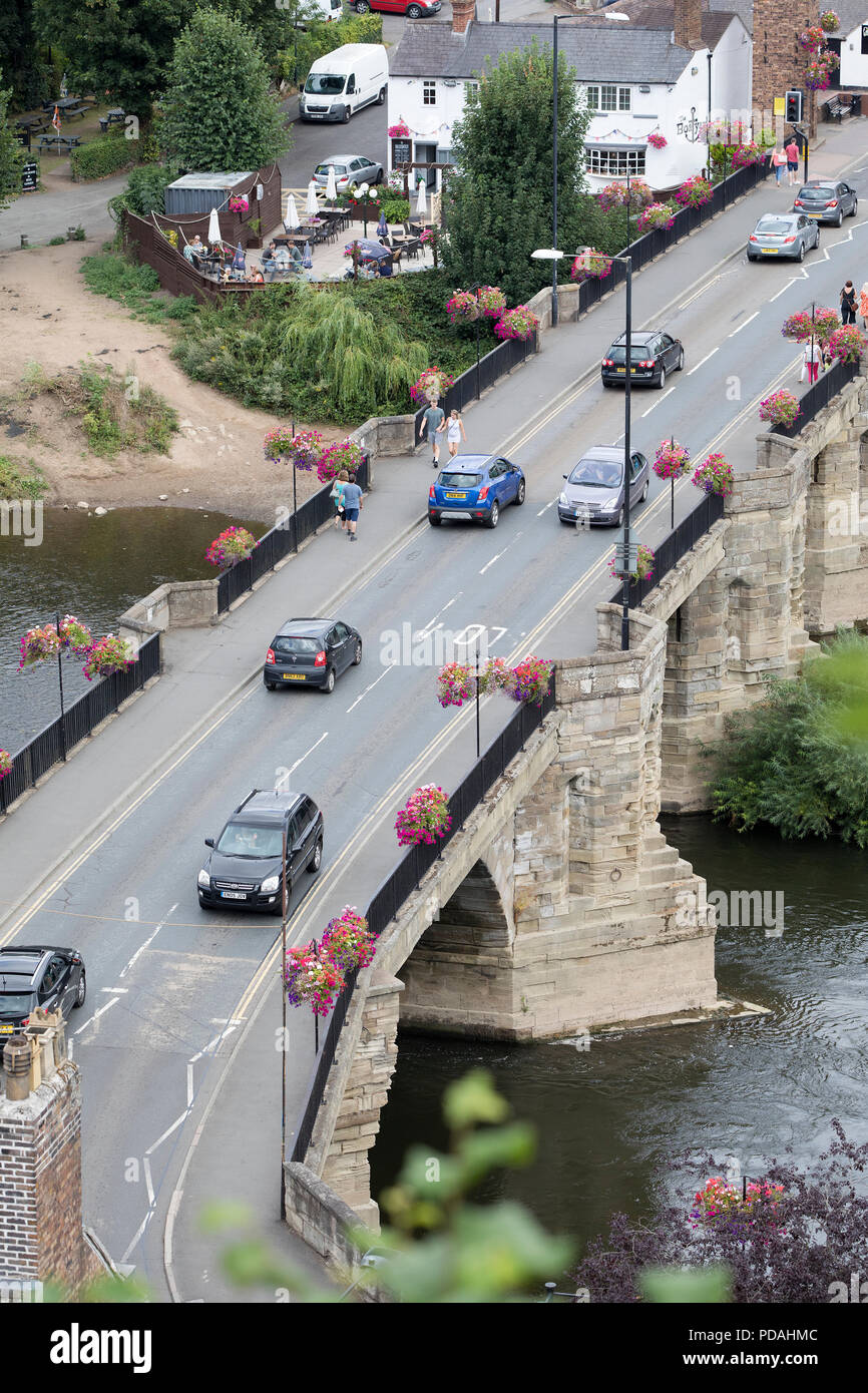Brücke über den Fluss mit Openmosix, Bridgnorth, Shropshire, Großbritannien 2018 vom Schloss entfernt. Stockfoto