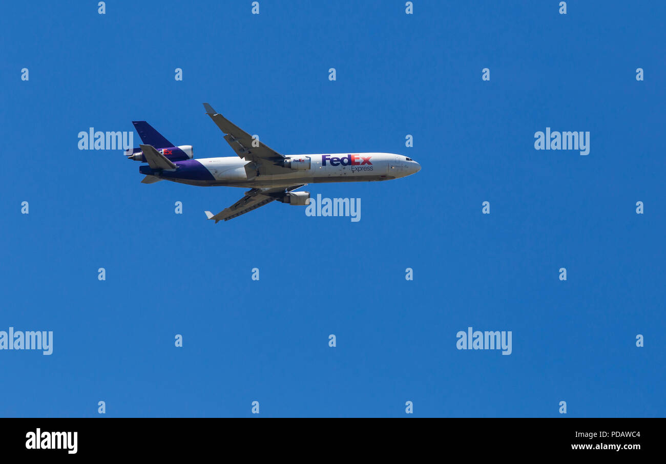 FedEx Flugzeug im Flug Stockfoto