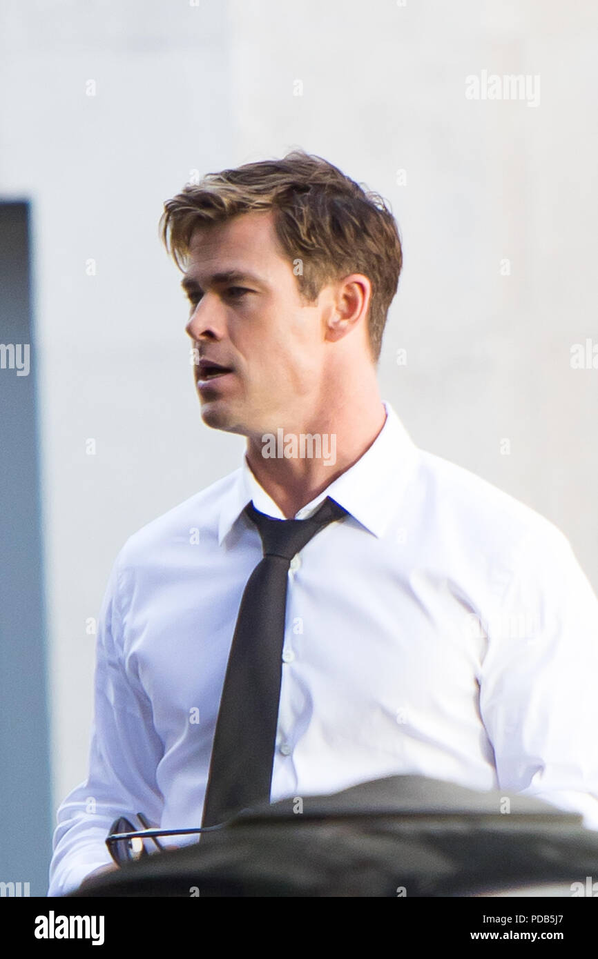 Chris Hemsworth ist auf den Straßen von London am ersten Tag der Dreharbeiten für die neue Men in Black Film entdeckt. Mit: Chris Hemsworth Wo: London, Großbritannien Wann: 08 Aug 2018 Quelle: WENN.com Stockfoto