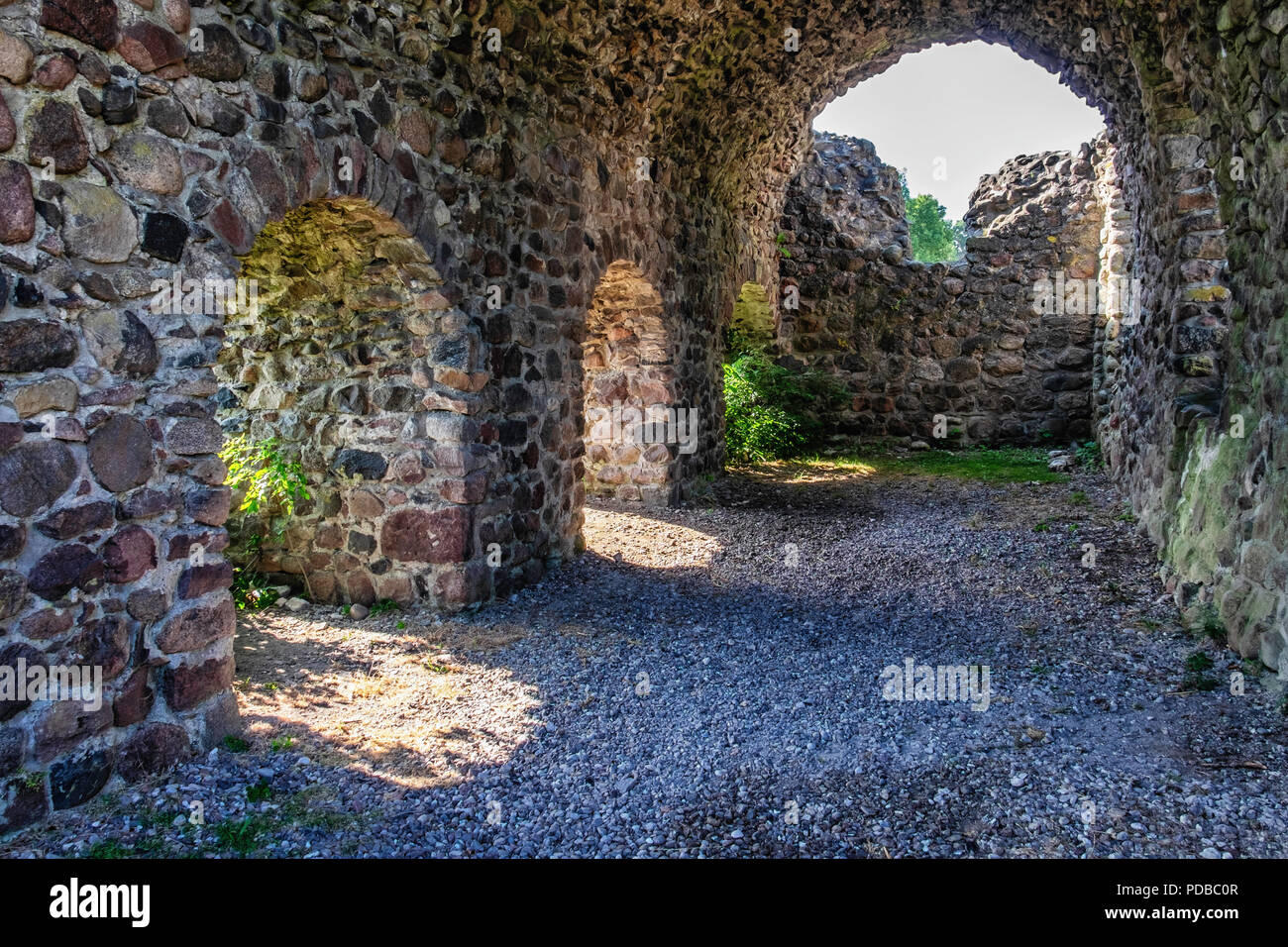 Deutschland, Stolpe an der Peene. Um Benediktiner Kloster. Historischen Stein Ruine Stolpe Abtei gegründet 1153 auf der Gutshais Stolpe Immobilien. Stockfoto