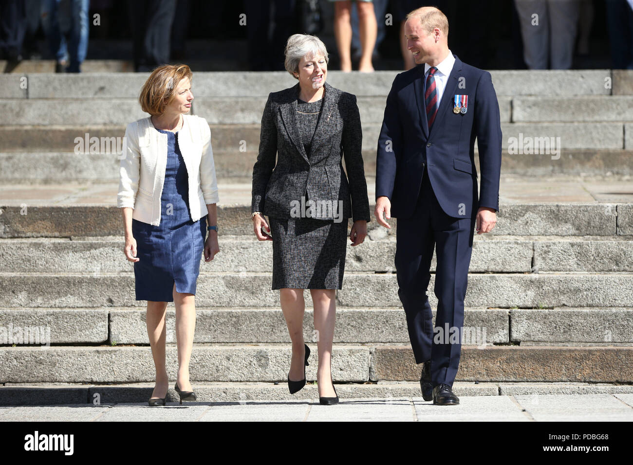 Der Herzog von Cambridge, Premierminister Theresa May und Madame Florence Parly, Minister für die Streitkräfte von Frankreich verlassen Kathedrale von Amiens, Frankreich, nachdem er ein Service der 100-Jahrfeier der Schlacht von Amiens und die anschließende "Hundert Tage", die Offensive war ein entscheidender Punkt im Ersten Weltkrieg zu markieren. Stockfoto