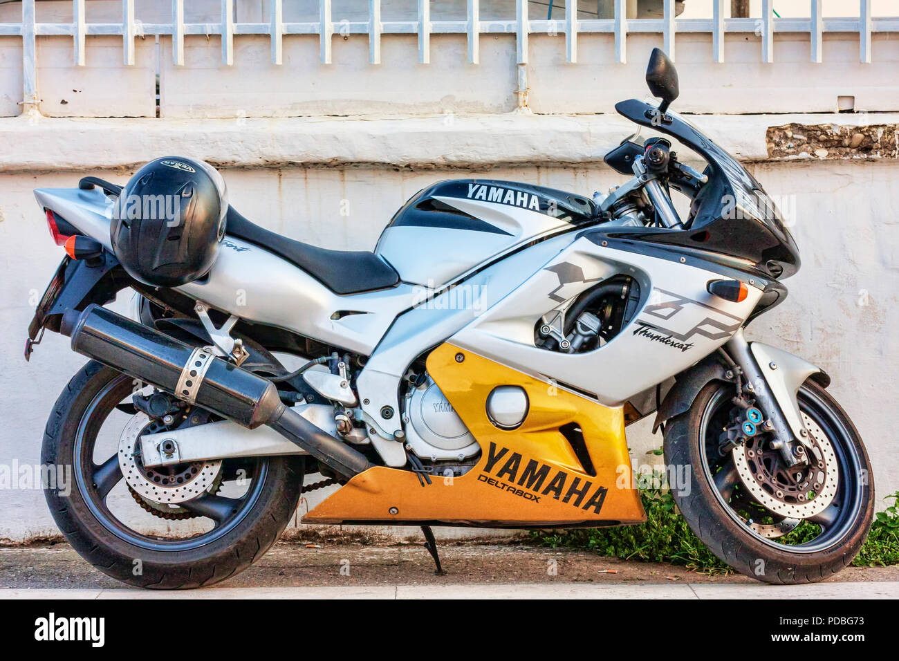 Rom, Italien, 26. Juli 2018: Profil der Yamaha YZF 600 R Thundercat  Deltabox Motorrad. Yamaha YZF 600 R Thundercat Deltabox ist eine Straße -  sport Motorrad pro Stockfotografie - Alamy
