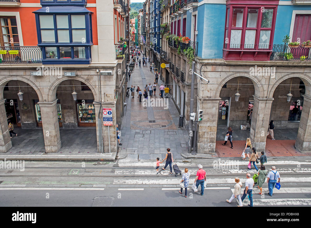 Architektur, traditionellen, klassischen, typischen, Zebrastreifen, erribera Straße an der Calle de la Tenderia, Altstadt (Casco Viejo), Bilbao, Spanien Stockfoto