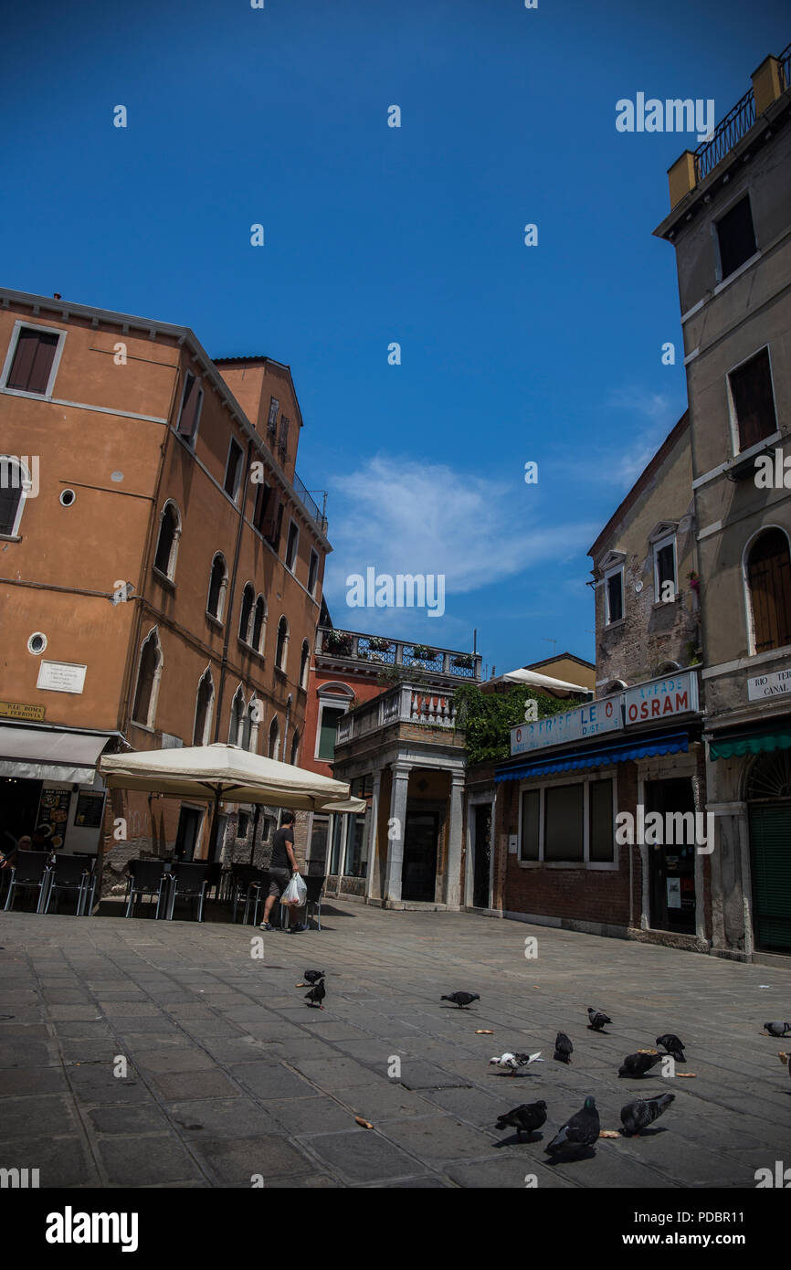 Einer der Gassen in Venedig, Italien. Stockfoto