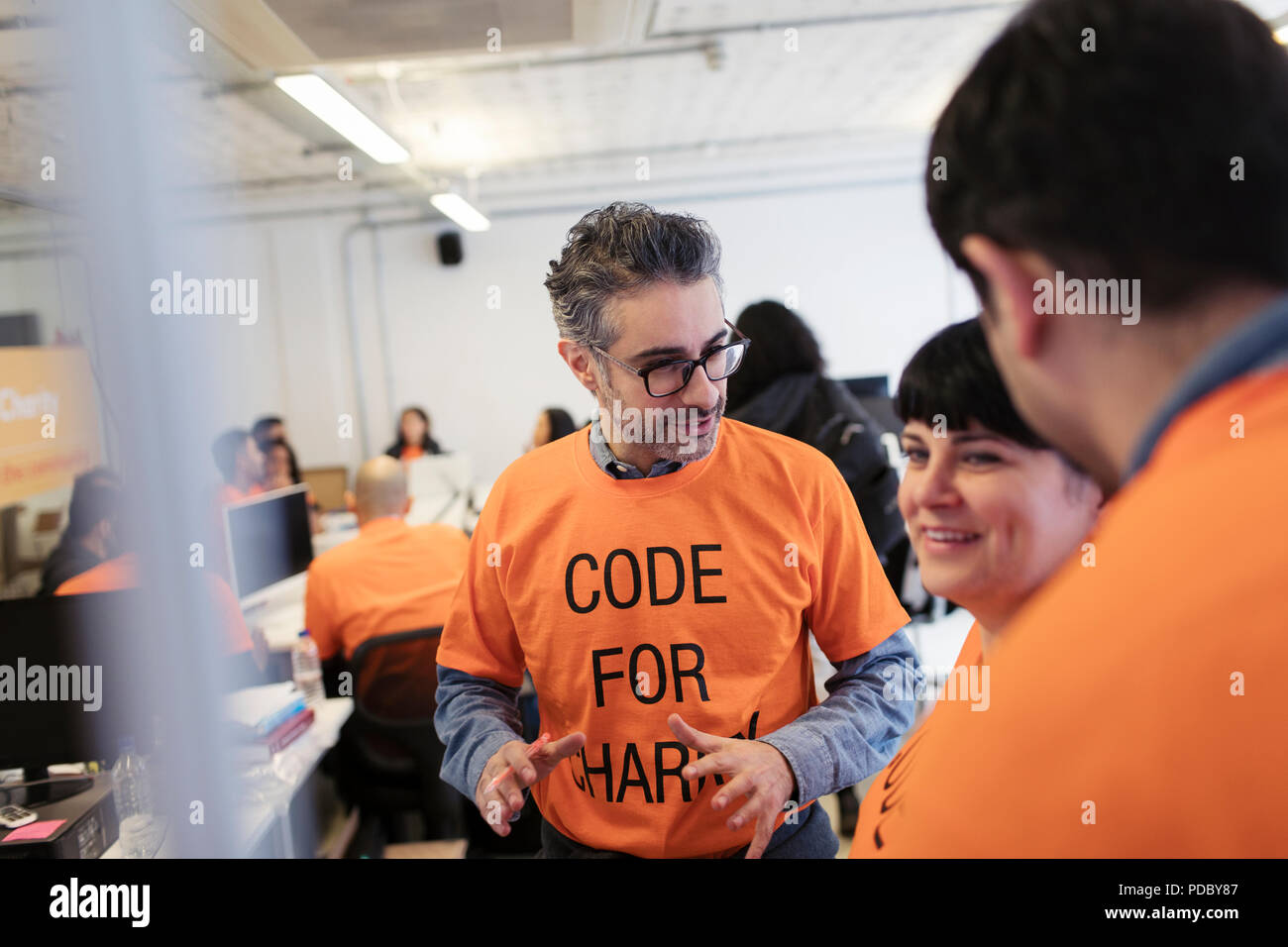 Hacker Codierung für Nächstenliebe an hackathon Stockfoto