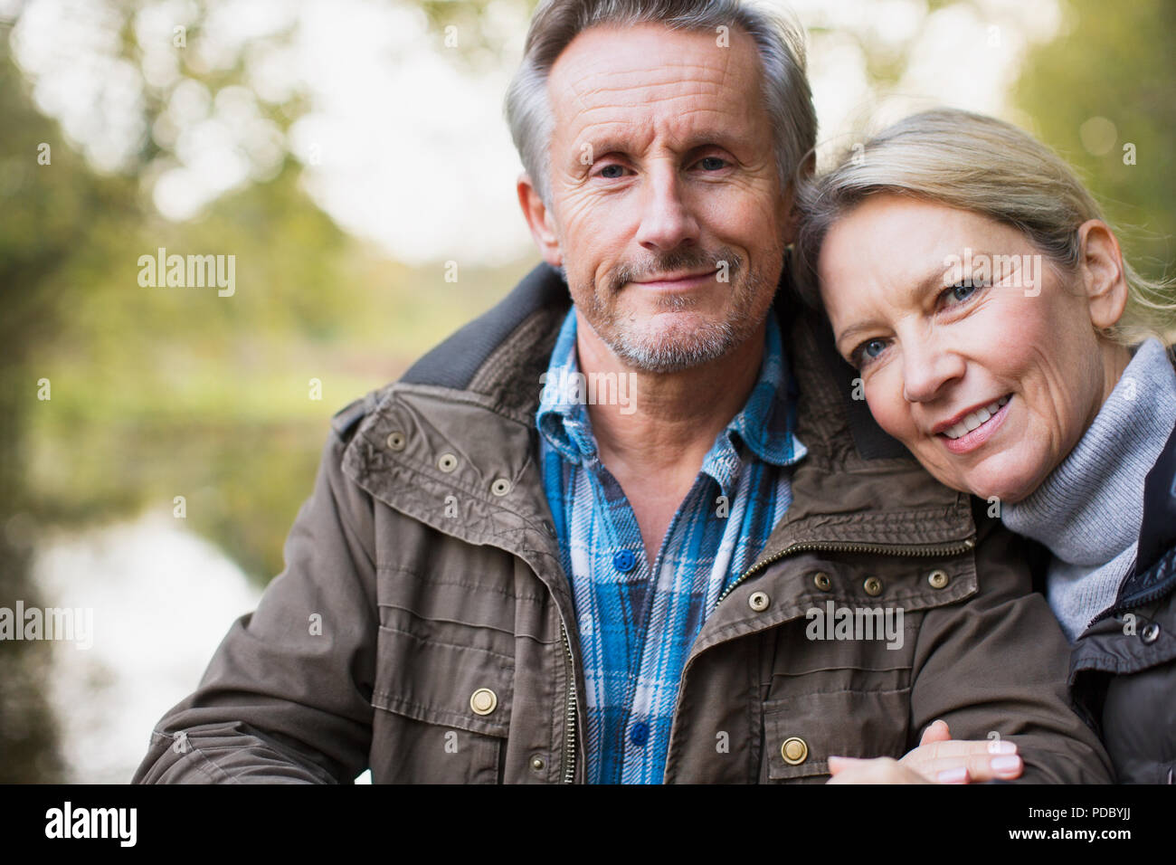 Portrait glücklich, zärtlich Reifes Paar Stockfoto