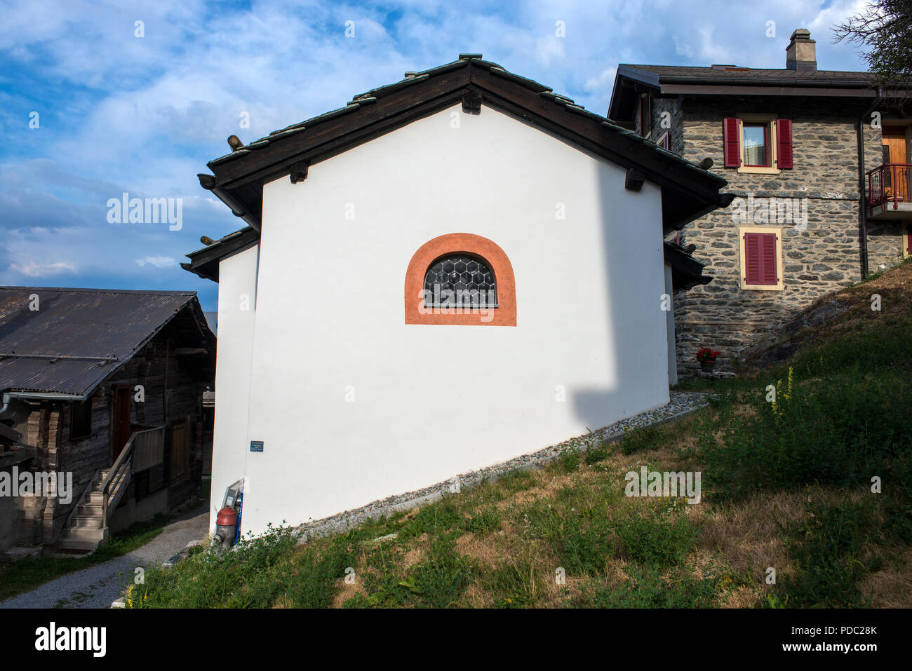 Haus in der Schweiz im Skigebiet Stadt Jeizinen. Stockfoto