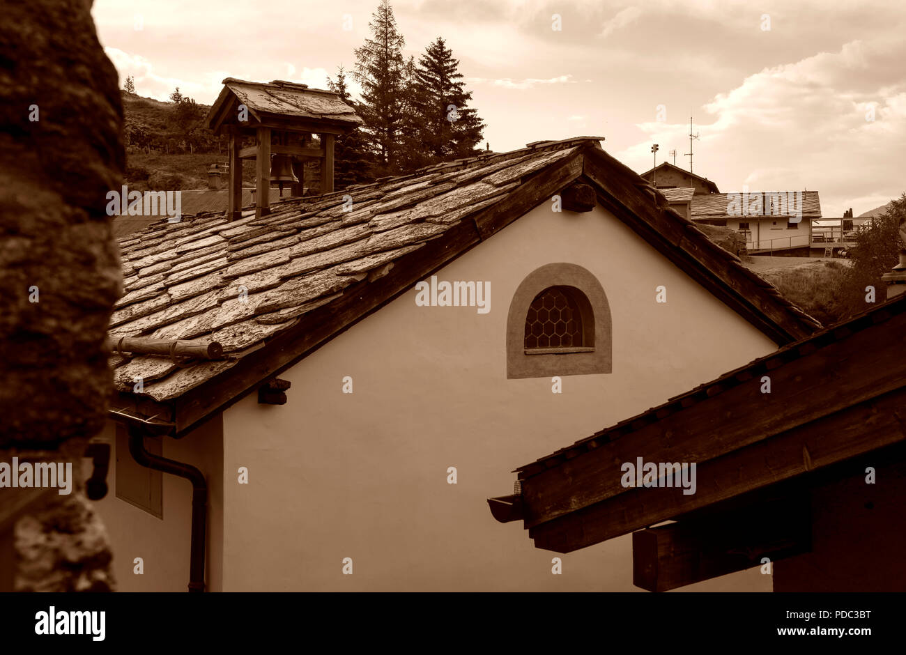 Haus in der Schweiz im Skigebiet Stadt Jeizinen. Stockfoto