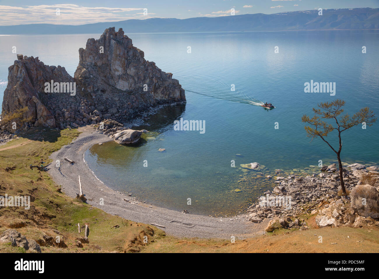 Berg 'Schamanka", Kap Burchan, eines der neun heiligsten Orte in Asien auf Olchon am Baikalsee in Sibirien-Russland Stockfoto