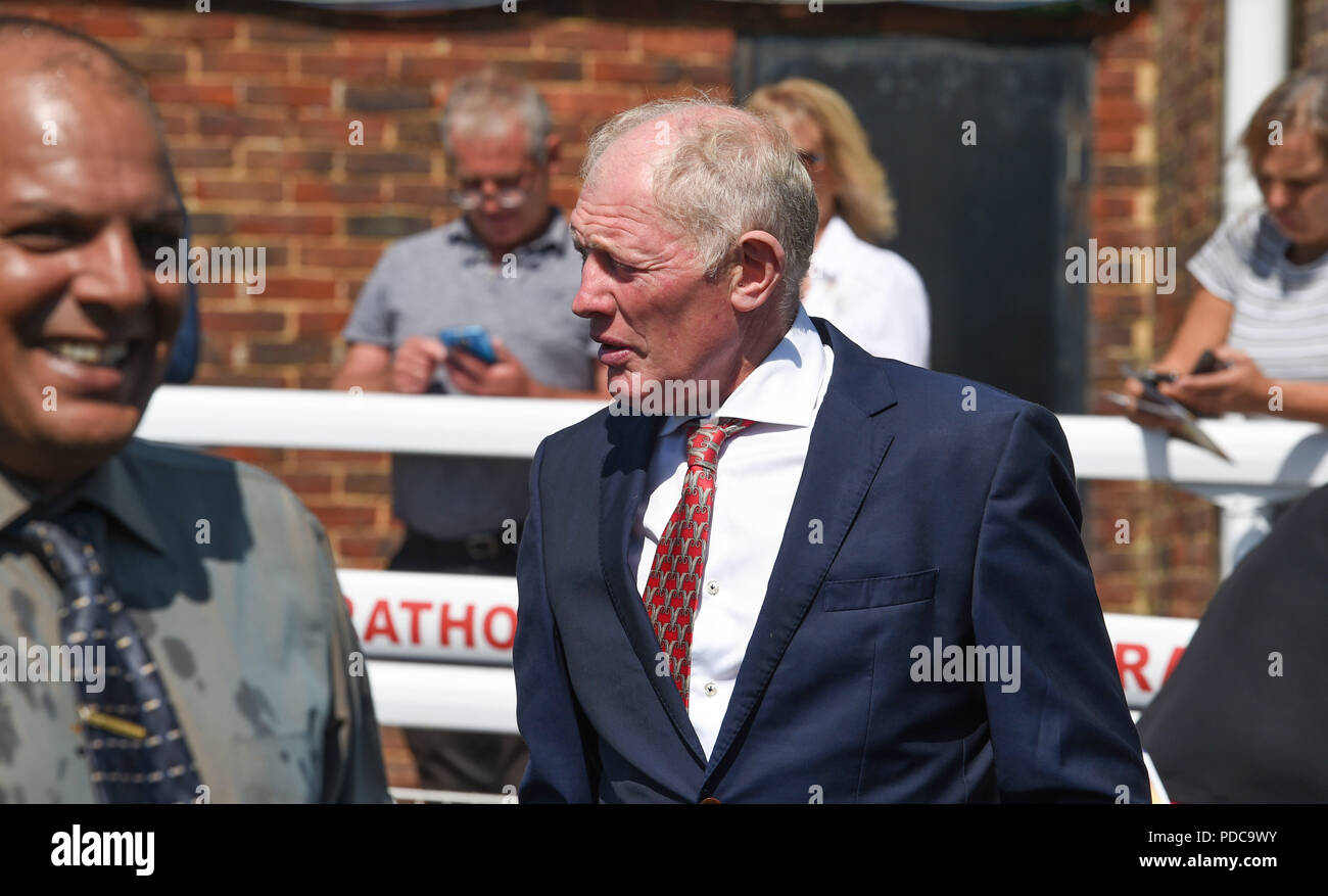 Brighton UK 8. August 2018-Trainer Gary Moore im Brighton Rennen Marathonbet Festival der Racing Marstons öffnung Tag: Simon Dack/Alamy leben Nachrichten Stockfoto