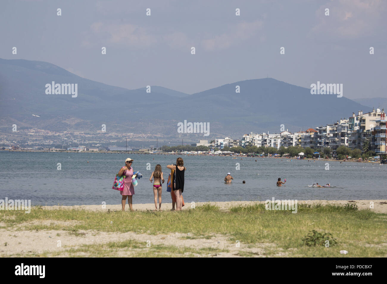 Perea Thessaloniki Griechenland 7 Aug 18 Frauen Sind Zu Sehen Am Strand Das liche Leben In