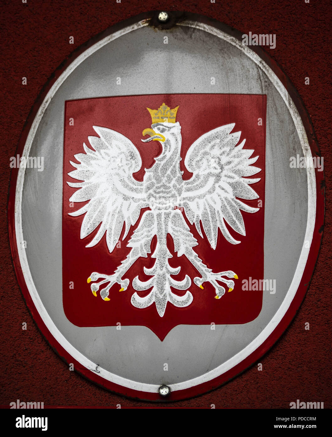 jacken mit roten wappen und weißem vogel jacken mit roten wappen und weißem vogel