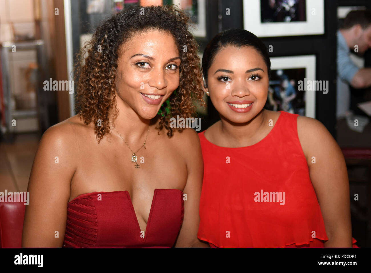 London, Großbritannien. 8. August 2018. Ein host Prominente und Gäste nehmen an der Macmillan - Charity Gala Sommerfest mit Sonderteil Gäste von Louise La Louvière und Alex Anstey bei Pizza Express Dean Street am 8. August 2018, London, UK. Bild Capital/Alamy leben Nachrichten Stockfoto