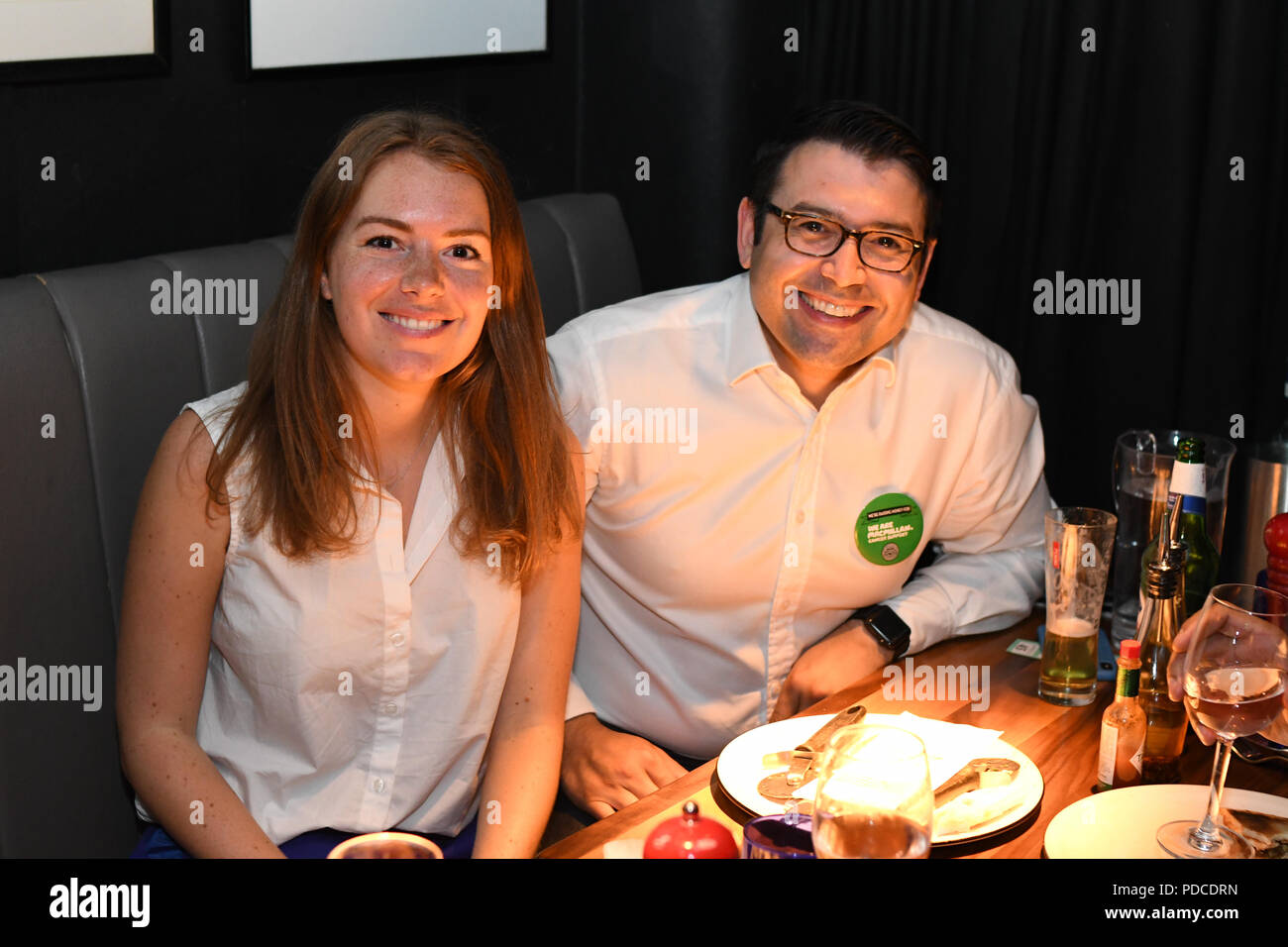 London, Großbritannien. 8. August 2018. Ein host Prominente und Gäste nehmen an der Macmillan - Charity Gala Sommerfest mit Sonderteil Gäste von Louise La Louvière und Alex Anstey bei Pizza Express Dean Street am 8. August 2018, London, UK. Bild Capital/Alamy leben Nachrichten Stockfoto