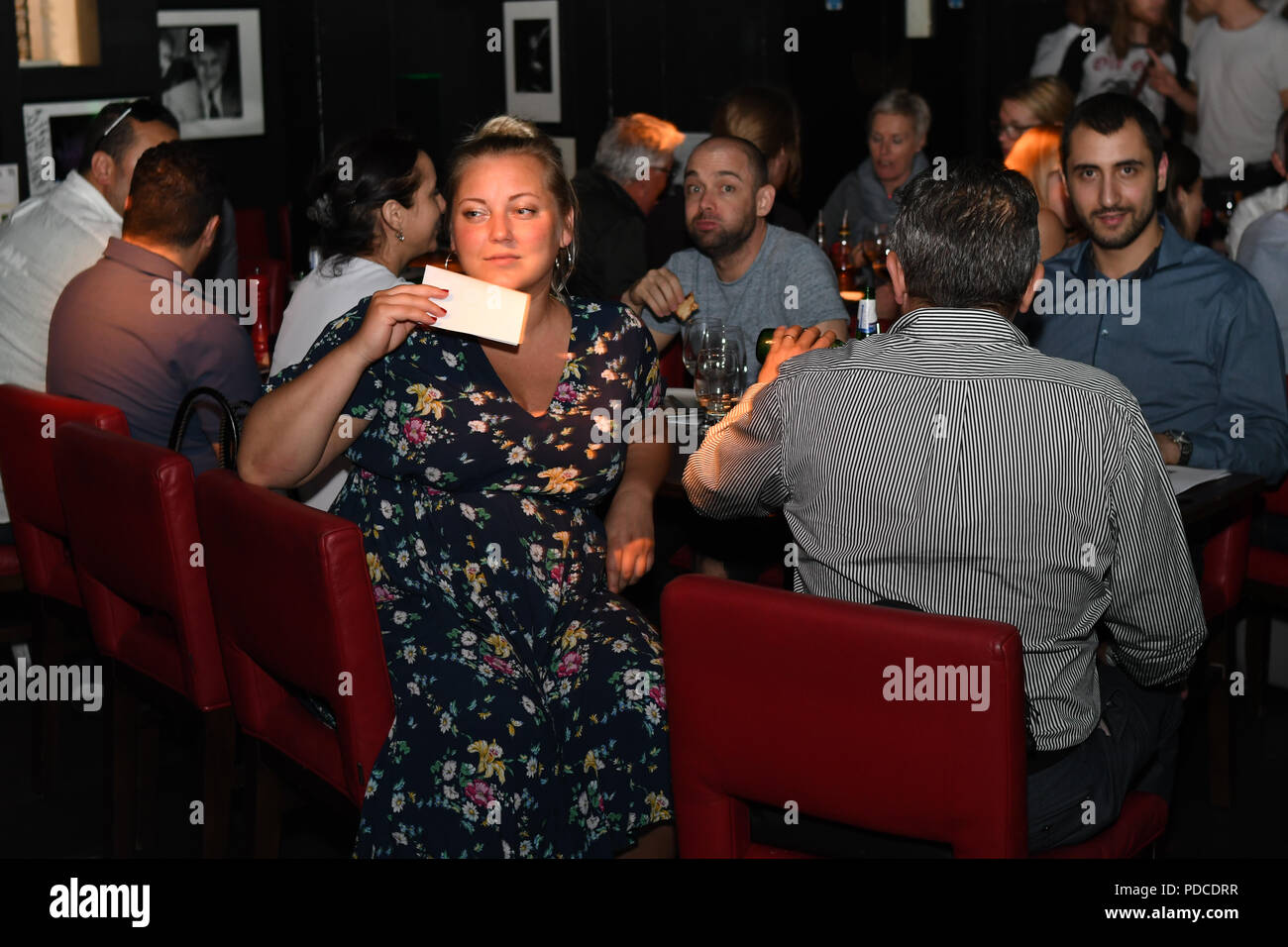 London, Großbritannien. 8. August 2018. Ein host Prominente und Gäste nehmen an der Macmillan - Charity Gala Sommerfest mit Sonderteil Gäste von Louise La Louvière und Alex Anstey bei Pizza Express Dean Street am 8. August 2018, London, UK. Bild Capital/Alamy leben Nachrichten Stockfoto