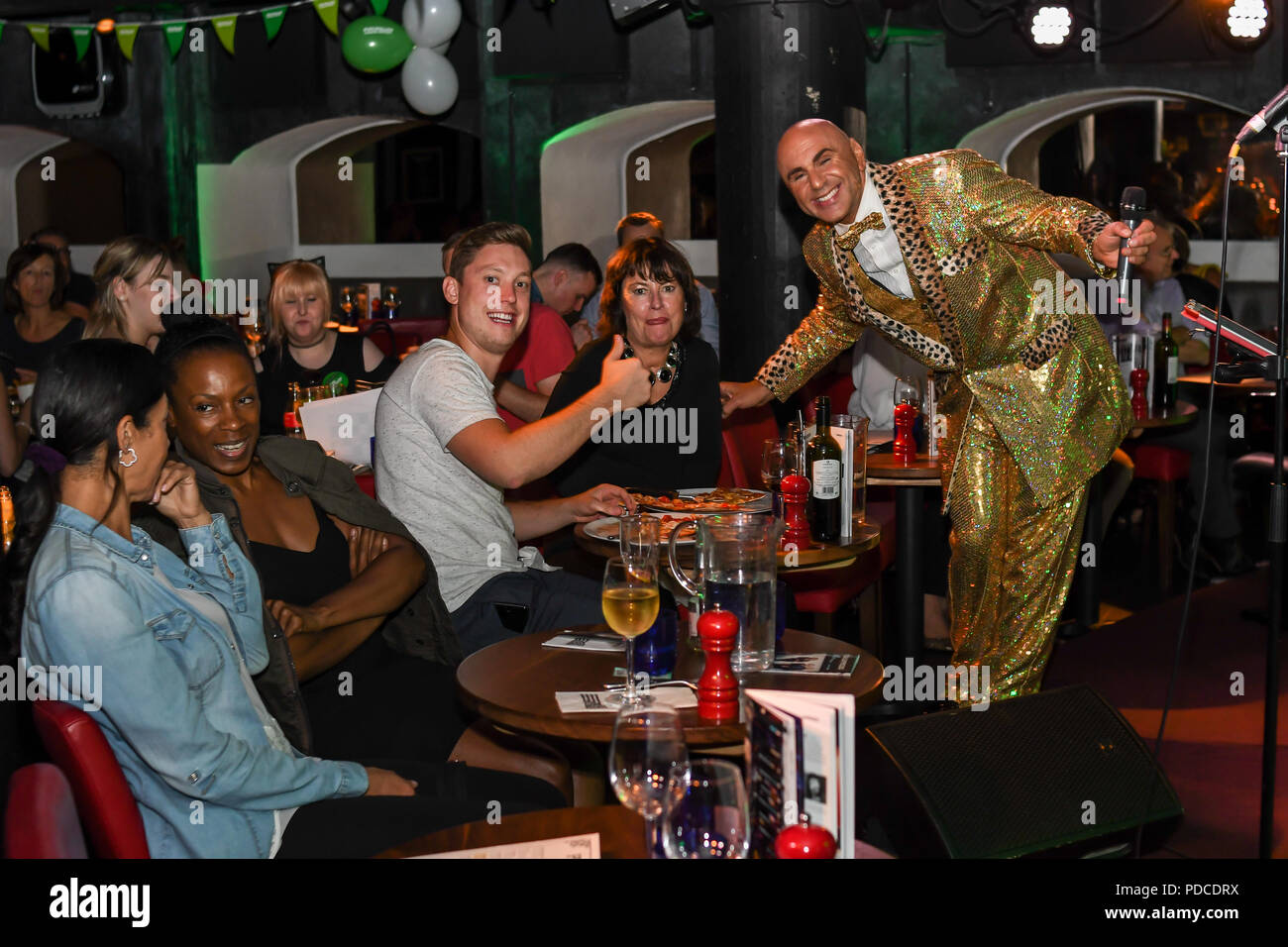 London, Großbritannien. 8. August 2018. Simon Goss von SHOWBIZ host Macmillan - Charity Gala bei Pizza Express Dean Street am 8. August 2018, London, UK. Bild Capital/Alamy leben Nachrichten Stockfoto