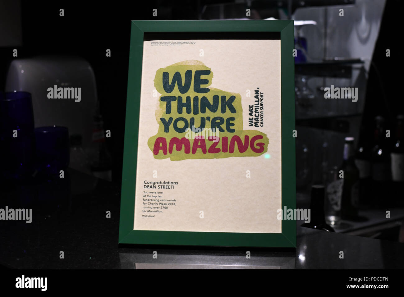 London, Großbritannien. 8. August 2018. Ein host Prominente und Gäste nehmen an der Macmillan - Charity Gala Sommerfest mit Sonderteil Gäste von Louise La Louvière und Alex Anstey bei Pizza Express Dean Street am 8. August 2018, London, UK. Bild Capital/Alamy leben Nachrichten Stockfoto