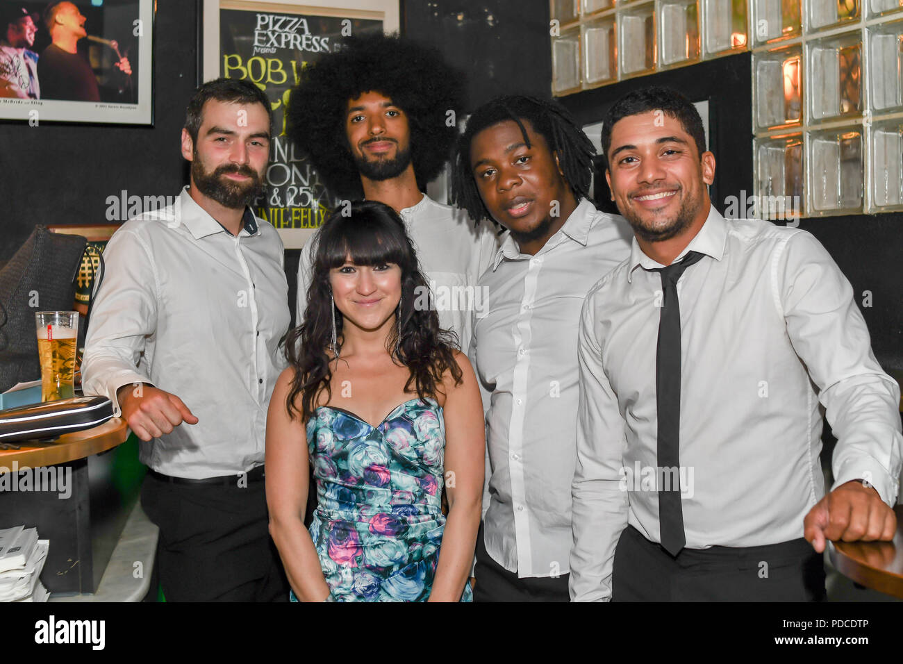 London, Großbritannien. 8. August 2018. Louise La Louvière und ihre Band an der Macmillan durchführen - Charity Gala Sommerfest bei Pizza Express Dean Street am 8. August 2018, London, UK. Bild Capital/Alamy leben Nachrichten Stockfoto
