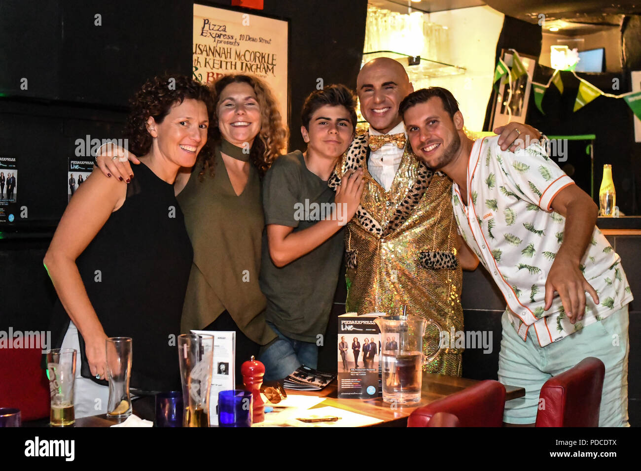 London, Großbritannien. 8. August 2018. Simon Goss von SHOWBIZ host Macmillan - Charity Gala bei Pizza Express Dean Street am 8. August 2018, London, UK. Bild Capital/Alamy leben Nachrichten Stockfoto