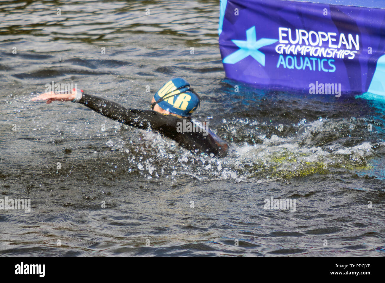 Loch Lomond, Schottland, Großbritannien. 9. August 2018. Der Ukraine Krystyna Panchishko (6) konkurriert in der Frauen das 10-km-Rennen endgültig, während Tag 8 der Glasgow Europameisterschaften 2018, am Loch Lomond und der Trossachs National Park. Credit: Iain McGuinness/Alamy leben Nachrichten Stockfoto