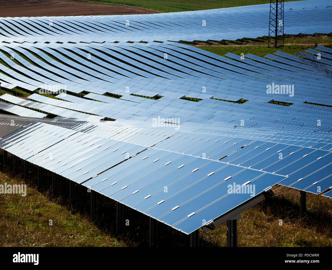 Bereich der Solarmodule an Photovoltaikanlage Stockfoto