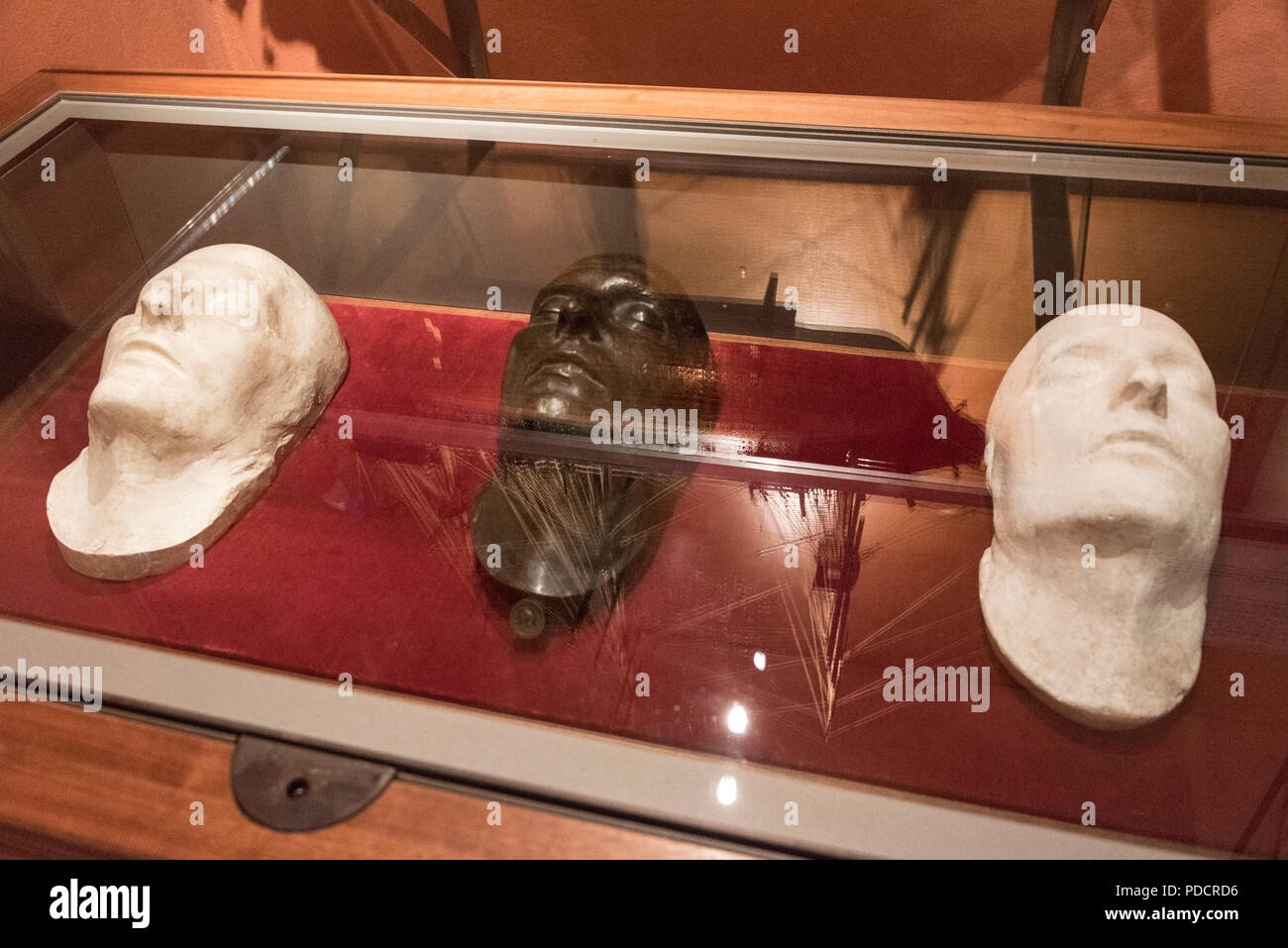 Die totenmaske von Napoleon Bonaparte auf dem Display im Maison Bonaparte, Geburtsort und Haus der Familie, in der ein nationales Museum in der Rue Saint-Charles in der alten Ge Stockfoto