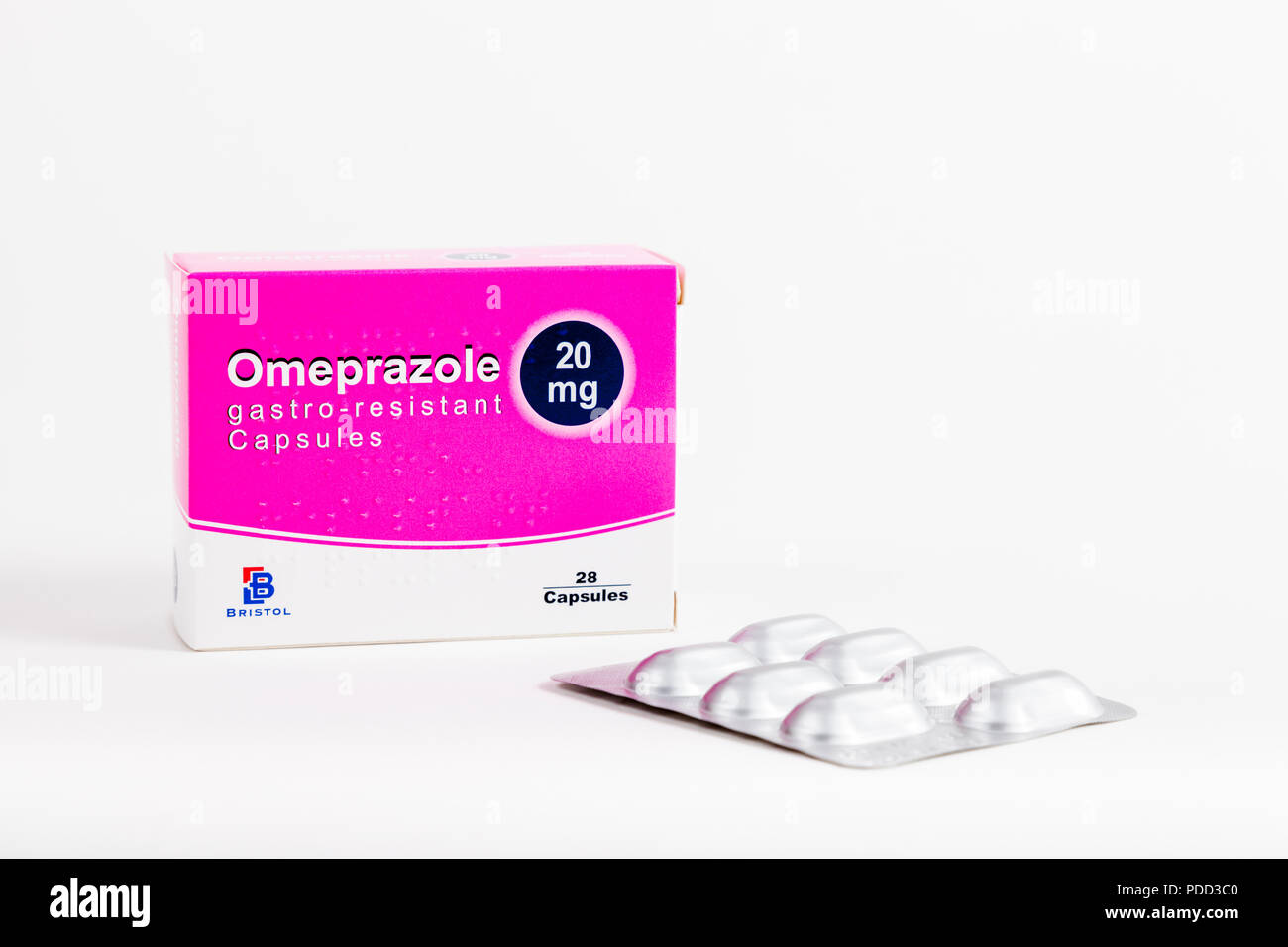 Schachtel mit 28 Omeprazol 20 mg magensaftresistente Hartkapseln. Ein protonenpumpenhemmer Für gastro-ösophagealen Refluxkrankheit (GERD) Stockfoto