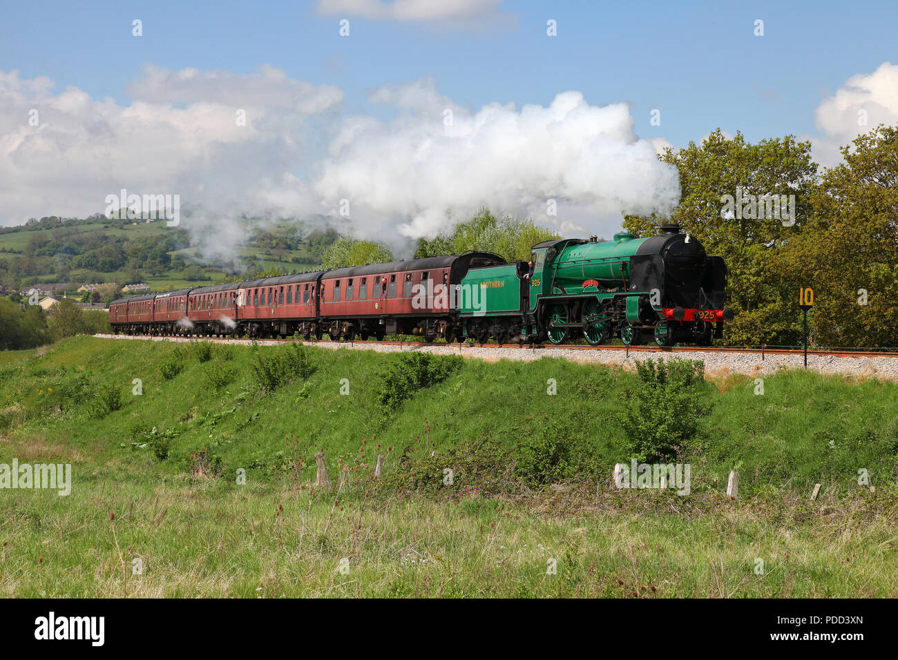 925 "Cheltenham" Köpfe weg von Winchcombe auf der GWR an Huhn Kurve. Stockfoto