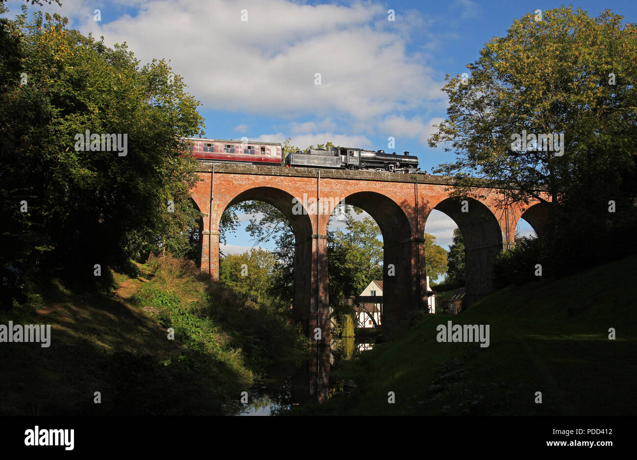 43106 Köpfe über Oldbury Viadukt über die SVR 22.9.13 Stockfoto