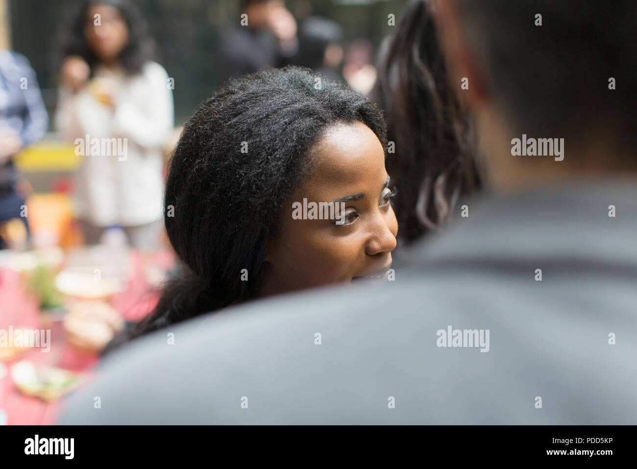 Frau genießen Partei Stockfoto