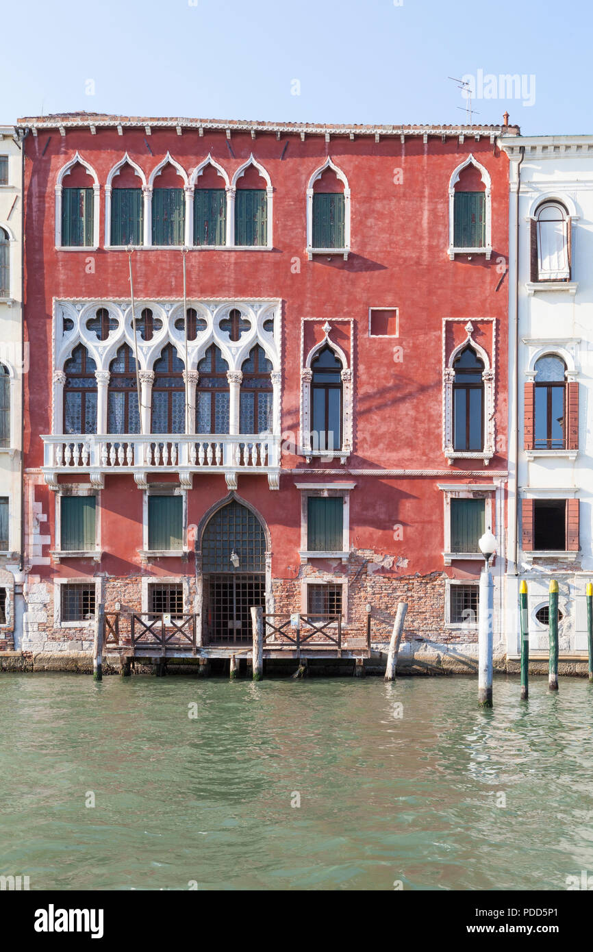 Palazzo Molin Erizzo (alla Maddalena), Grand Canal, Santa Croce, Venedig, Venetien, Italien in der Dämmerung, Sonnenuntergang. Gotische Architektur, Fassade Stockfoto