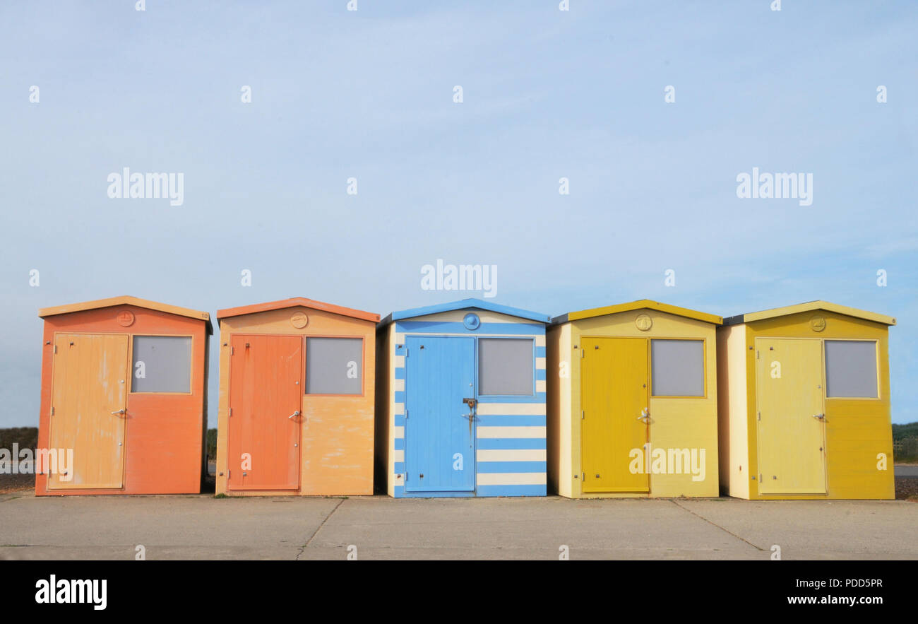 Umkleidekabinen am Strand an der Küste von Sussex, Seaford, East Sussex, UK. Stockfoto