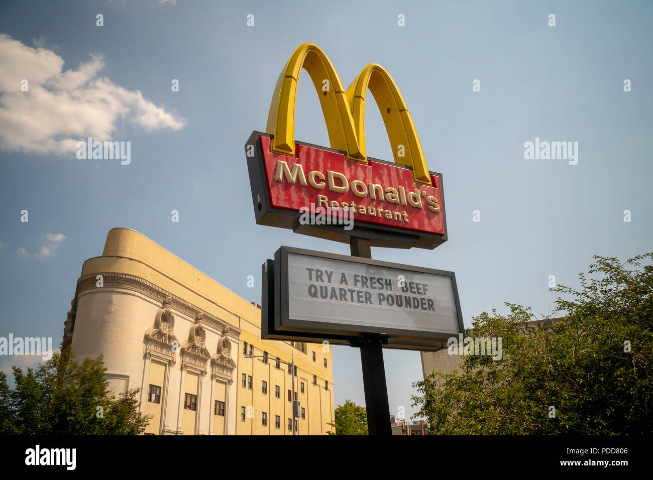 Quarter pounder mcdonalds -Fotos und -Bildmaterial in hoher Auflösung ...