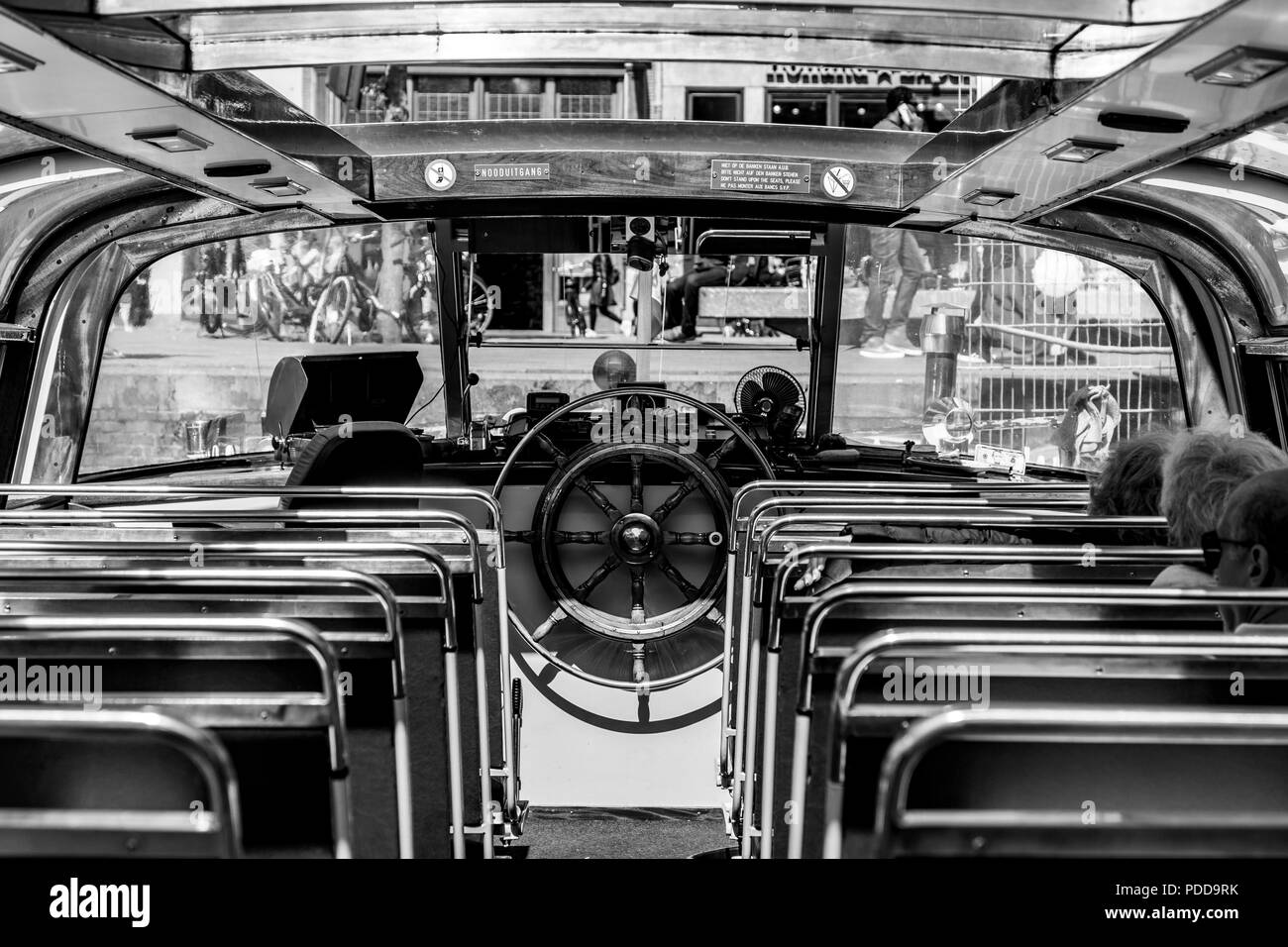 Innenraum der ein Boot für Touristen in Amsterdam, Niederlande Stockfoto