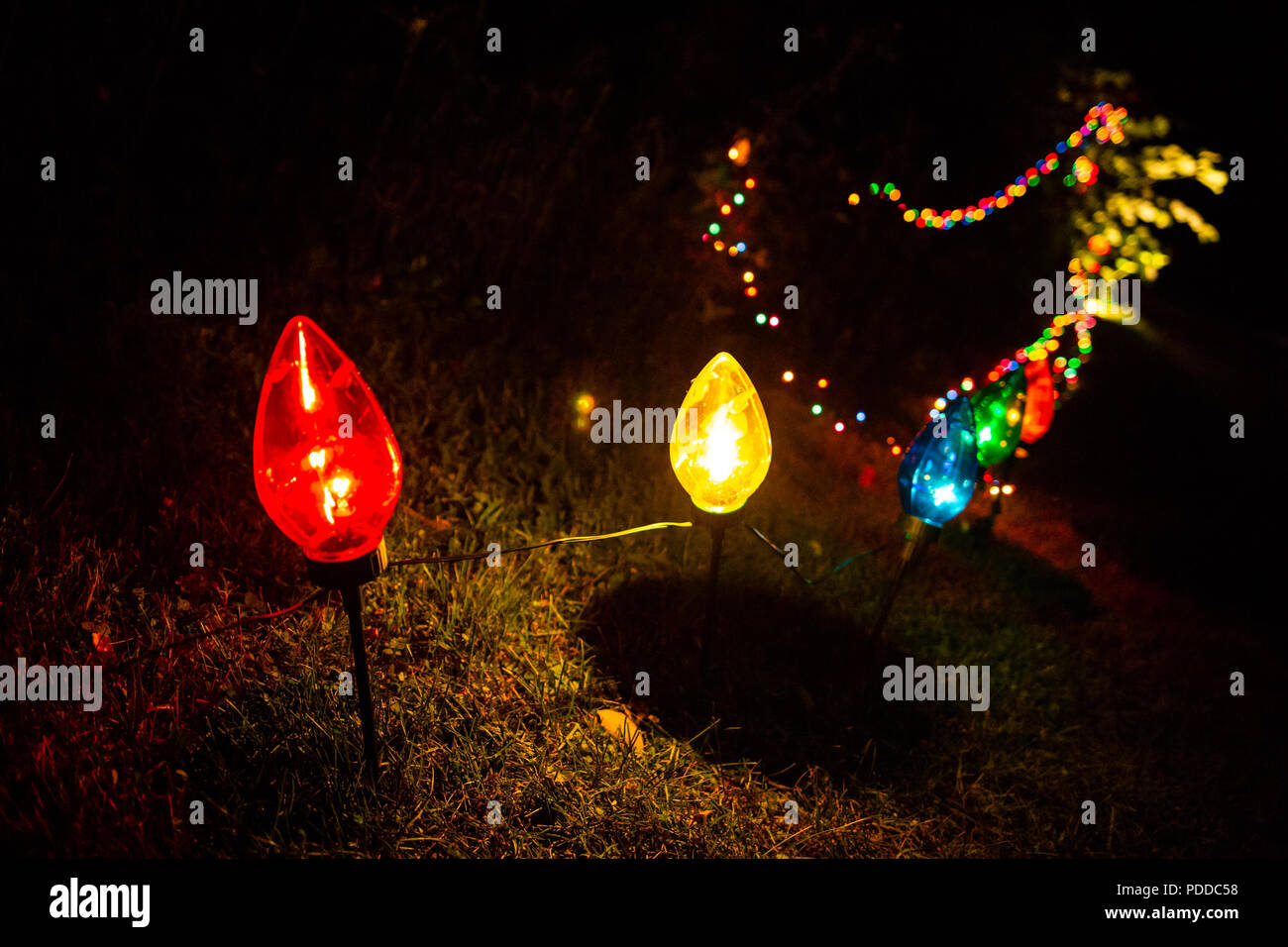 Außerhalb Farbe elektrische Lampen Boden Dekorationen hell und glänzend Stockfoto