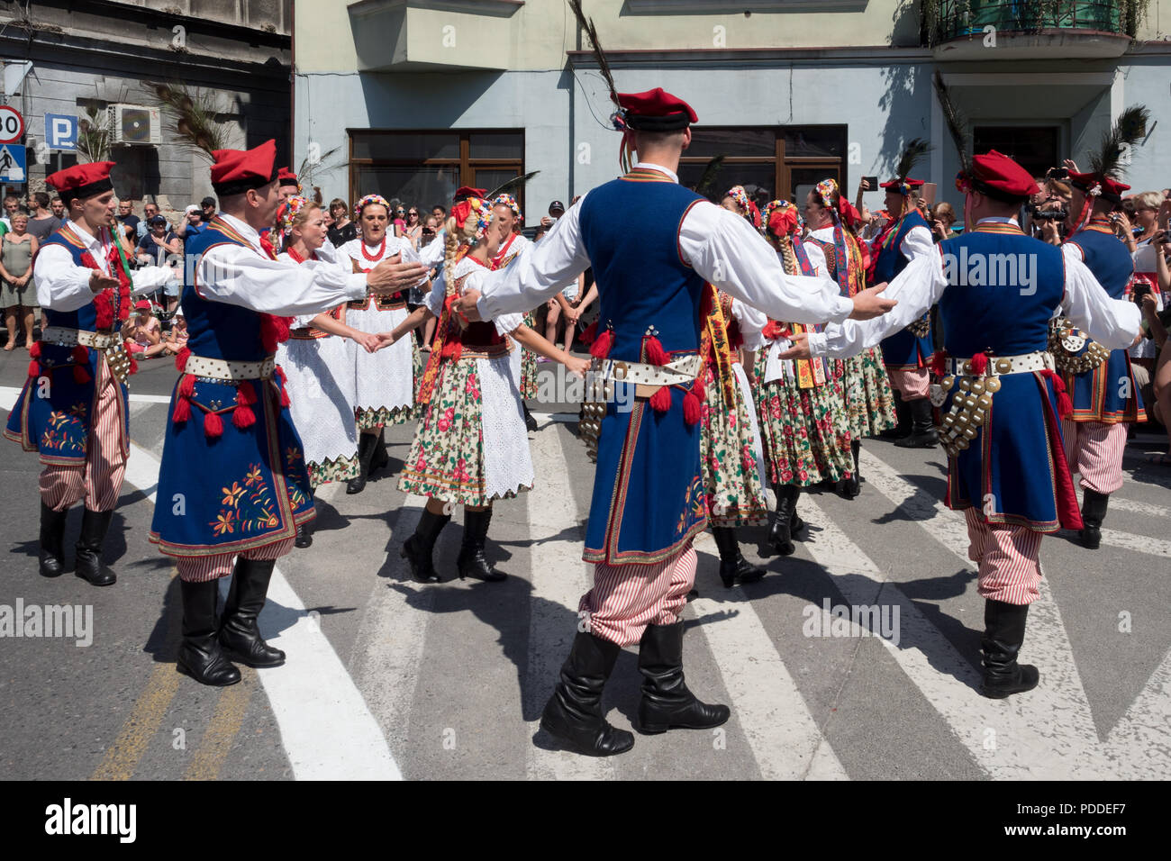 Die 55 Beskiden Highlanders "Woche der Kultur 29.07 - 06.08.2018. Eine Parade durch die Straßen von Żywiec in Polen 04.08.2018 Stockfoto