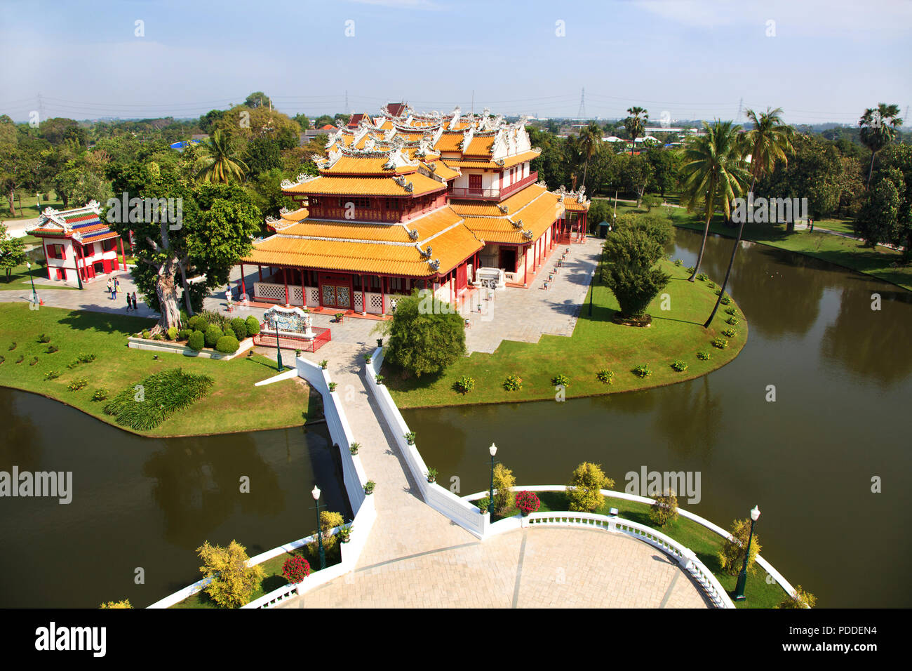 Luftaufnahme von Phra Thinang Wehart Chamrun in Bang Pa-In königliche Sommerresidenz, Thailand Stockfoto