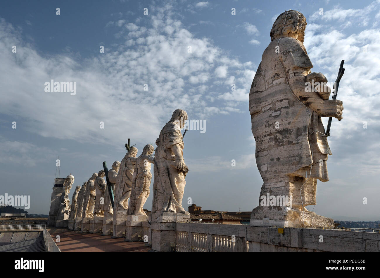 Jesus und die Apostel; Statuen; St. Peter Basilika, Rom, Italien Stockfoto